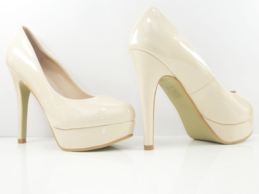 BEIGE ECRU HASZNÁLT SARKOK A PLATFORMON - 2