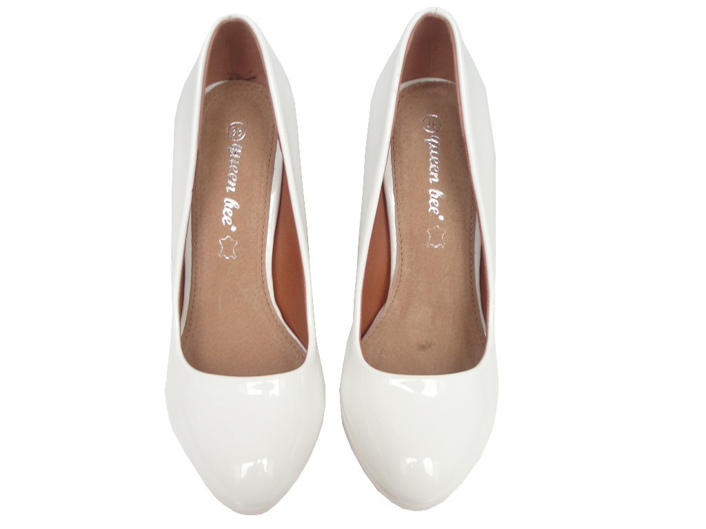 WHITE PINS LACQUERED ON THE SHOE PLATFORM - 2
