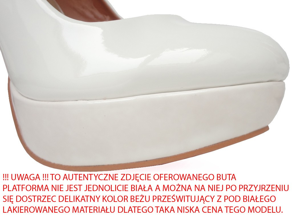 DES ÉPINGLES BLANCHES LAQUÉES SUR LA PLATEFORME DE LA CHAUSSURE - 4