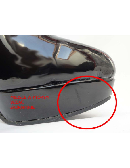 FEKETE CSOMAGOK A LAKOS PLATFORMON - 6