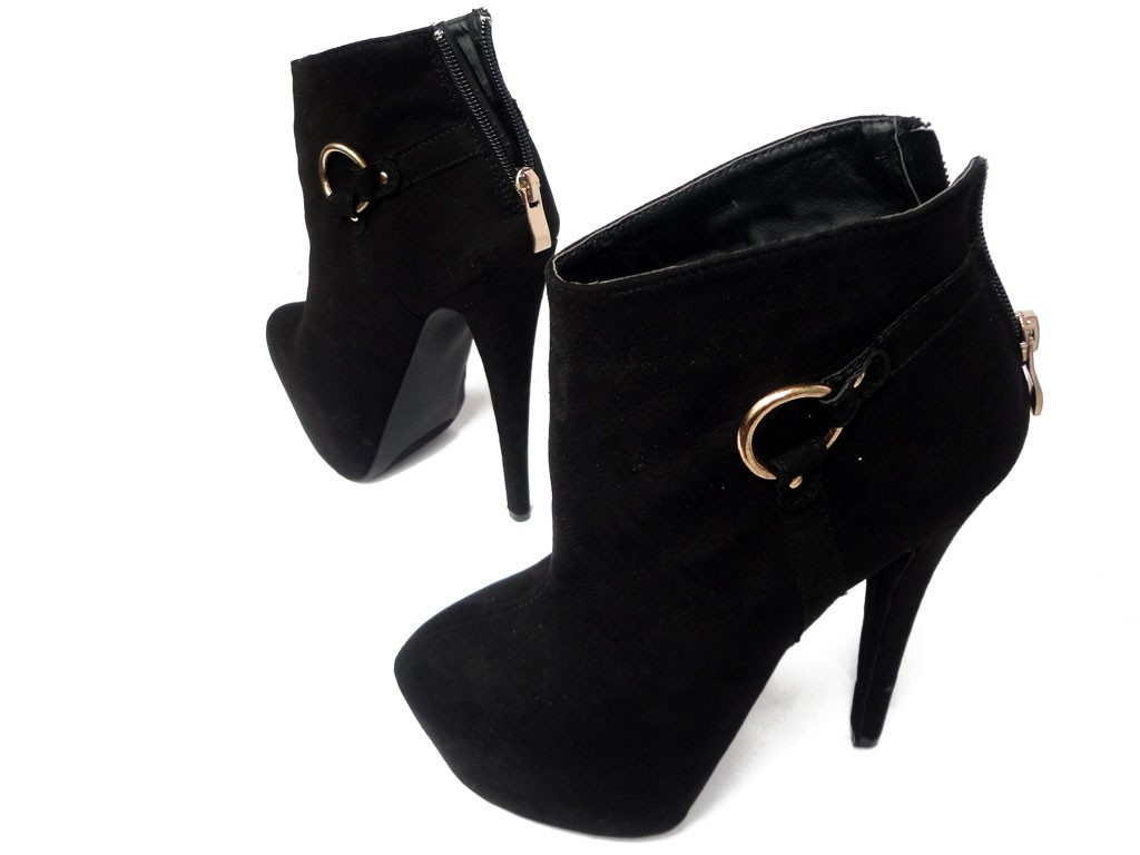 BLACK PEGGED BOOTS ON SUEDE PLATFORM - 4