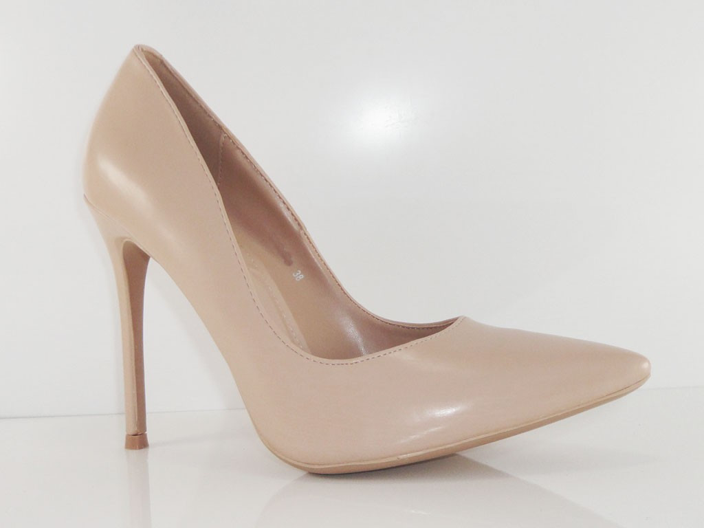 DE GRANDES ÉPINGLES CLASSIQUES DANS UNE POINTE NUE - 2