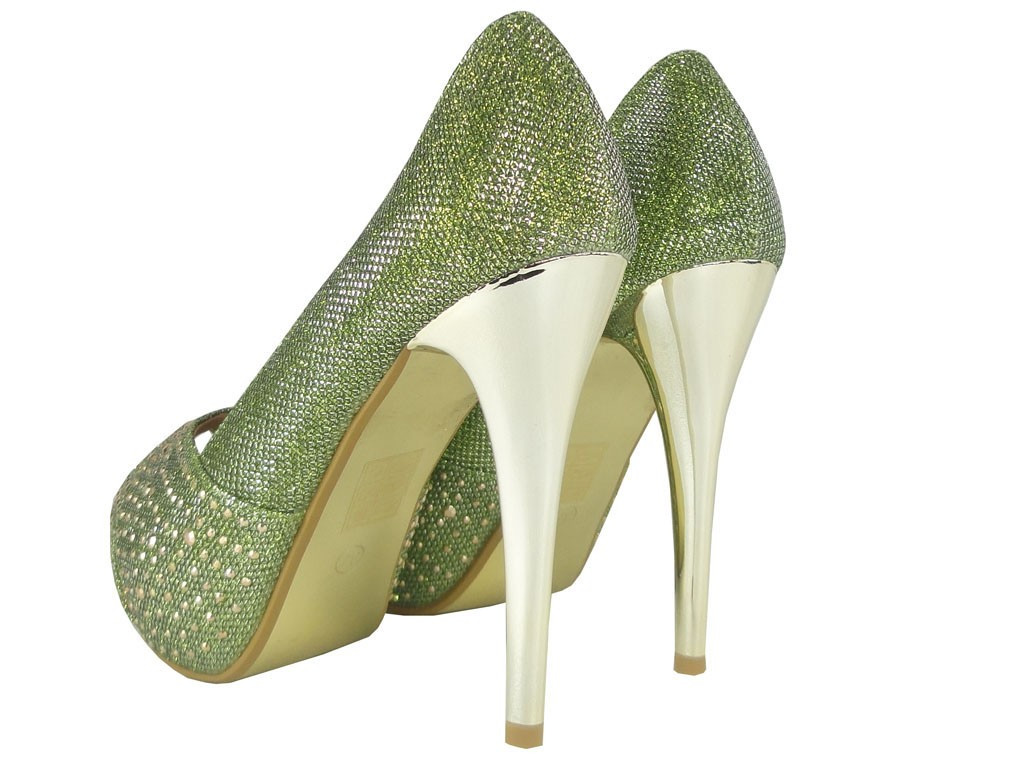 Olive pins on a platform with zirconia - 4