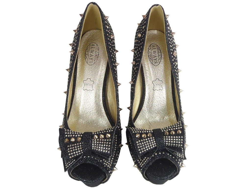 SZPILKI NA PLATFORMIE CZARNE ZŁOTE ĆWIEKI KOLCE
