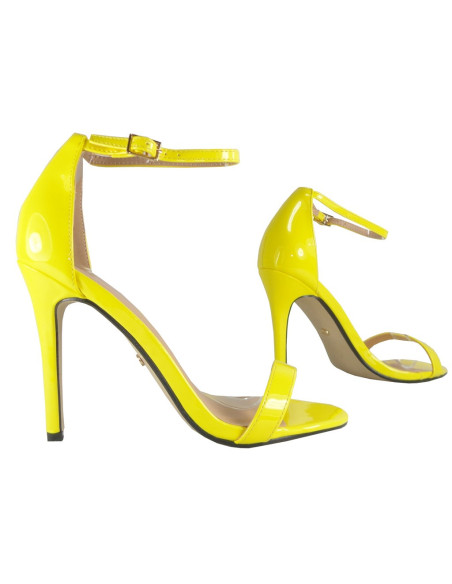 GELBE ABSATZSANDALEN MIT LACKIERTEN STIFTEN - 2
