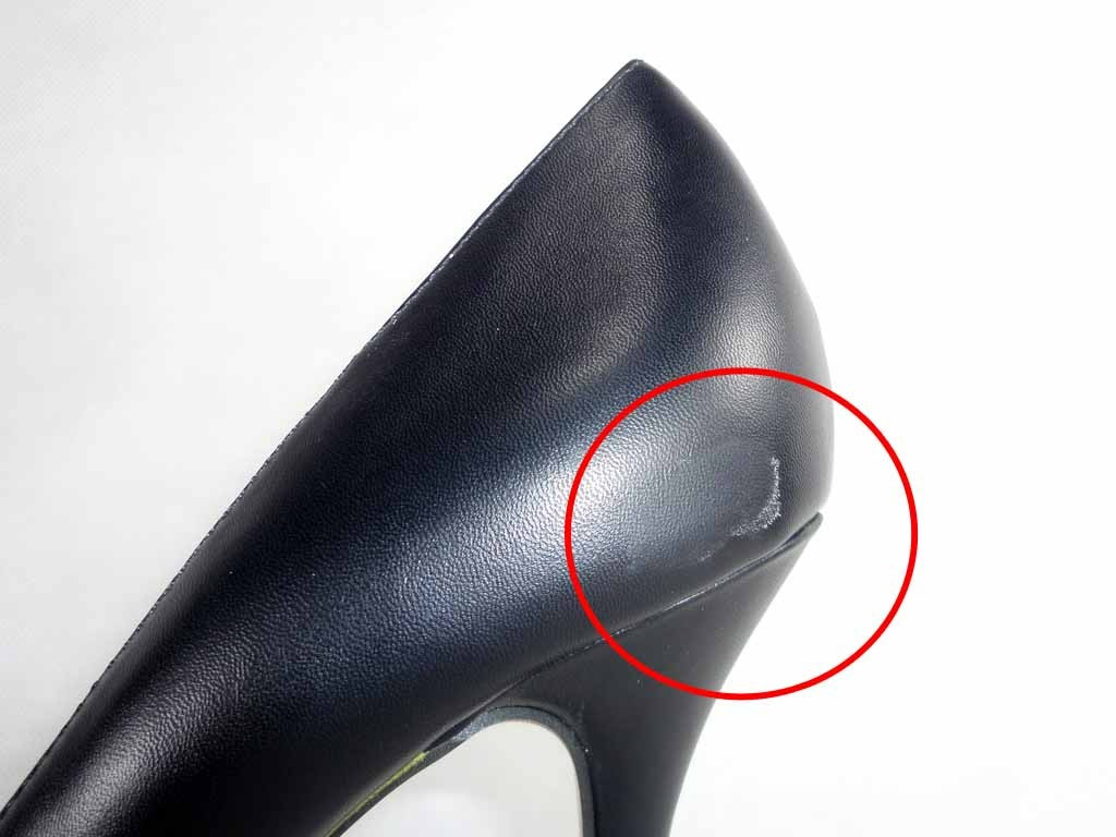 BLACK PINS ON THE PLATFORM ROUND NOSE - 5