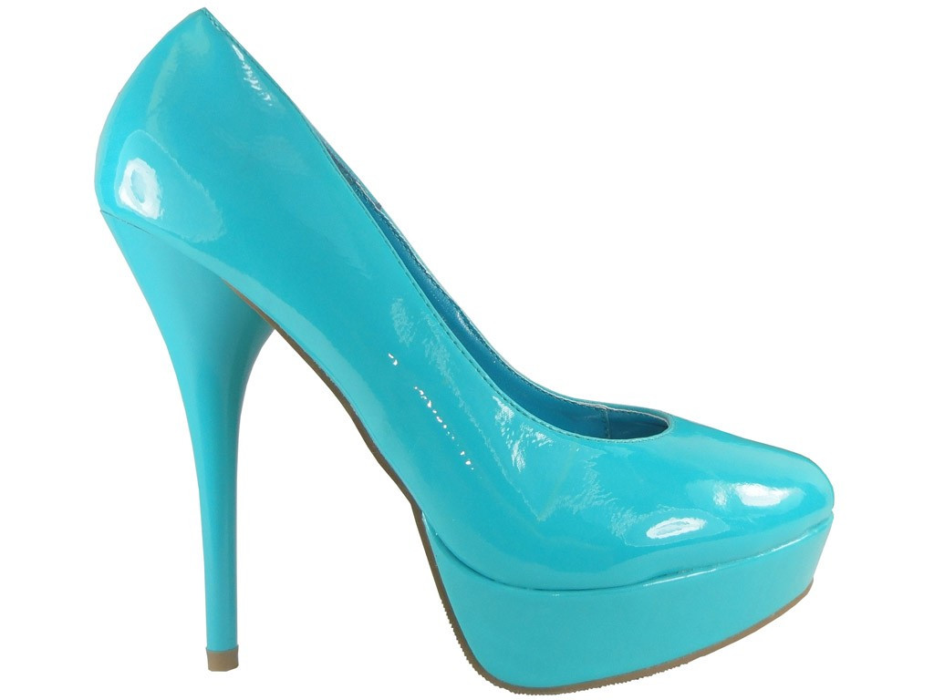 DES ÉPINGLES BLEU TURQUOISE SUR LE QUAI  - 1