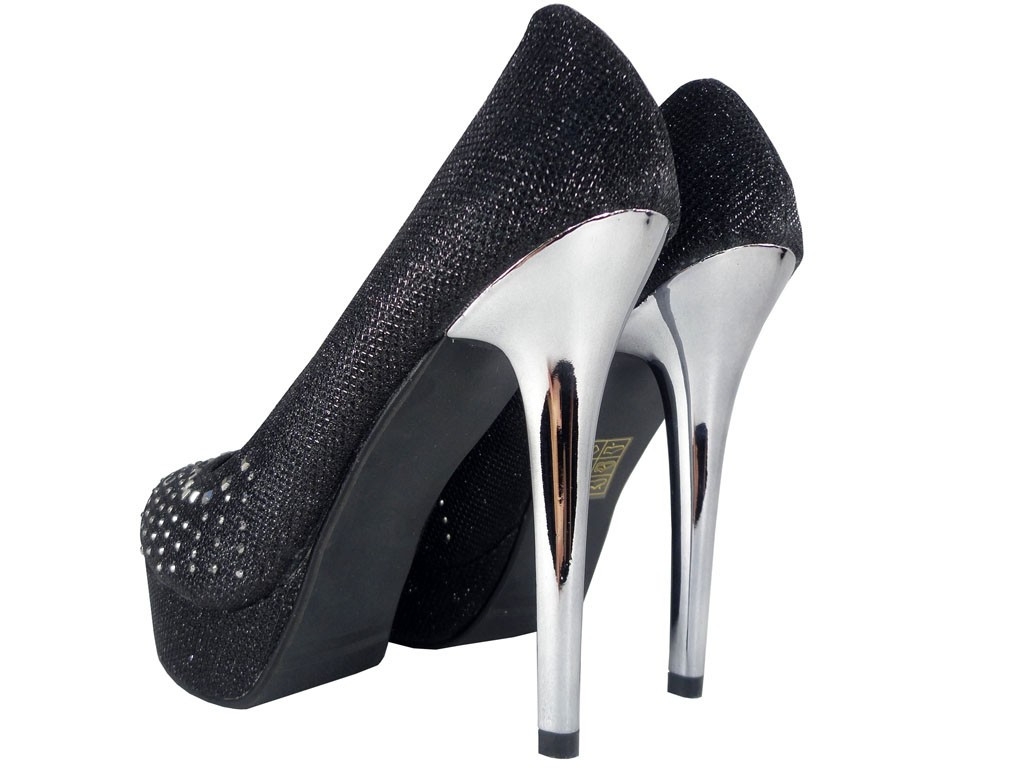 Black pins on a platform with zirconia - 4