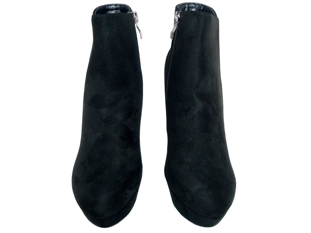 BOTTES EN DAIM NOIR POUR DAMES SUR LE PODIUM - 4