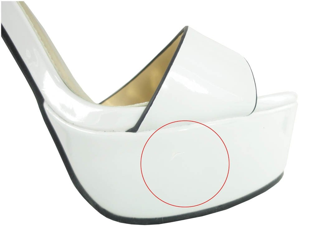 SORTIE DES SANDALES BLANCHES SUR LA PLATE-FORME - 5