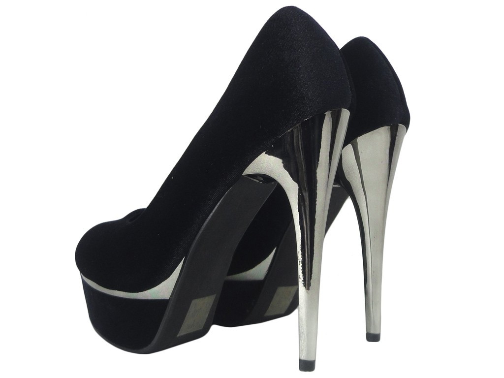 Black velour pins on the platform - 4