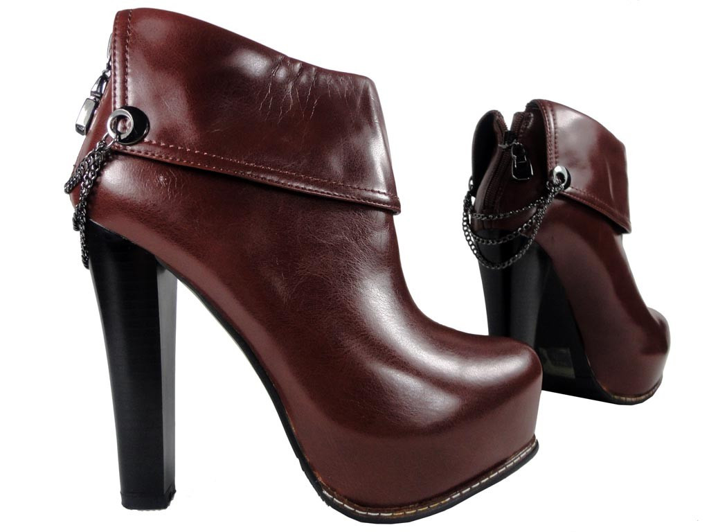 BRAUNE STIEFEL AN DER STANGE DAMENSCHUHE - 2