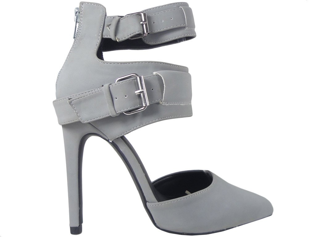 High Heels Sandalen auf einem High Heel mit Knöchelriemen - 1