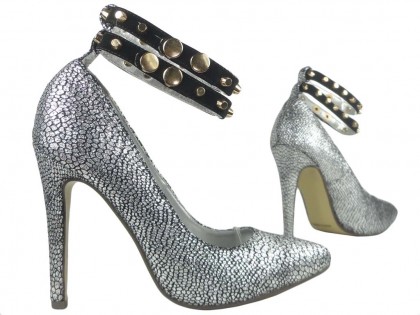 Silver pins with an ankle strap - 3