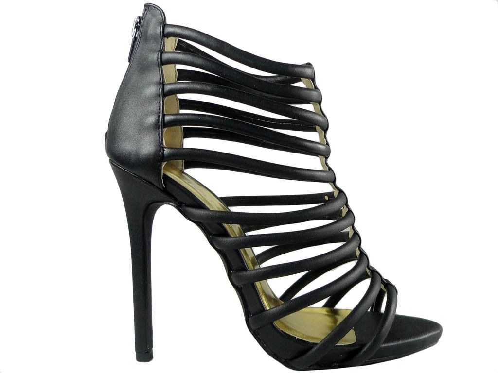 SCHWARZE SANDALEN AUF EINEM RIEMCHEN-STÖPSEL - 1