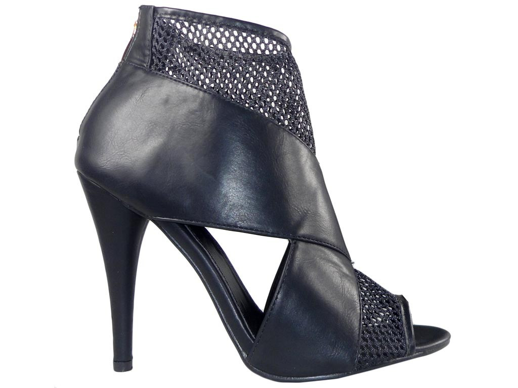 DES SANDALES À BOUT OUVERT EN BOTTES NOIRES - 1