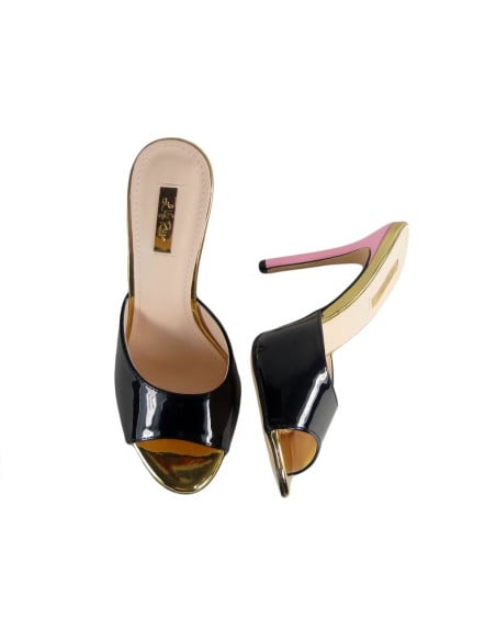 Schwarze Flip-Flops an Damenschuhen mit hohen Absätzen - 2