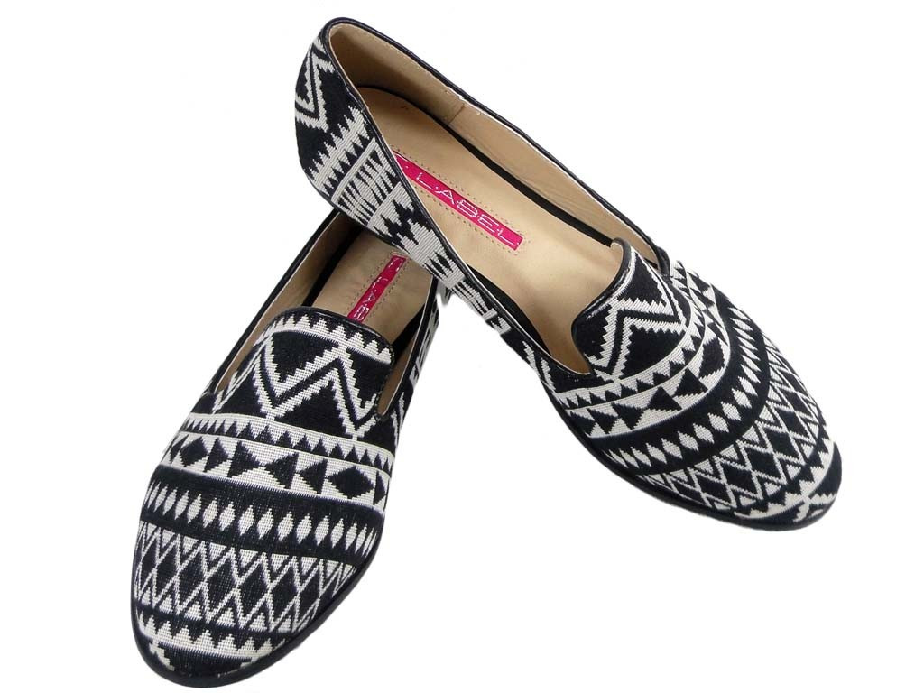 MOCASSINS BAS BLANCS ET NOIRS CHAUSSURES POUR FEMMES - 1