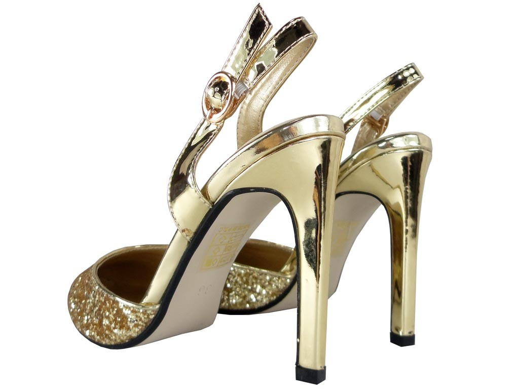DES ÉPINGLES DORÉES SCINTILLANTES POUR LES CHAUSSURES DES FEMMES - 3