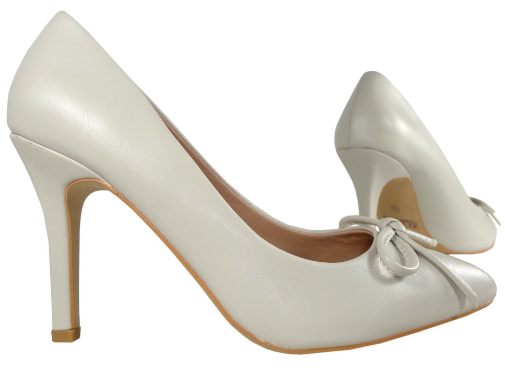 Pins beige light beige shuttles with bow - 3