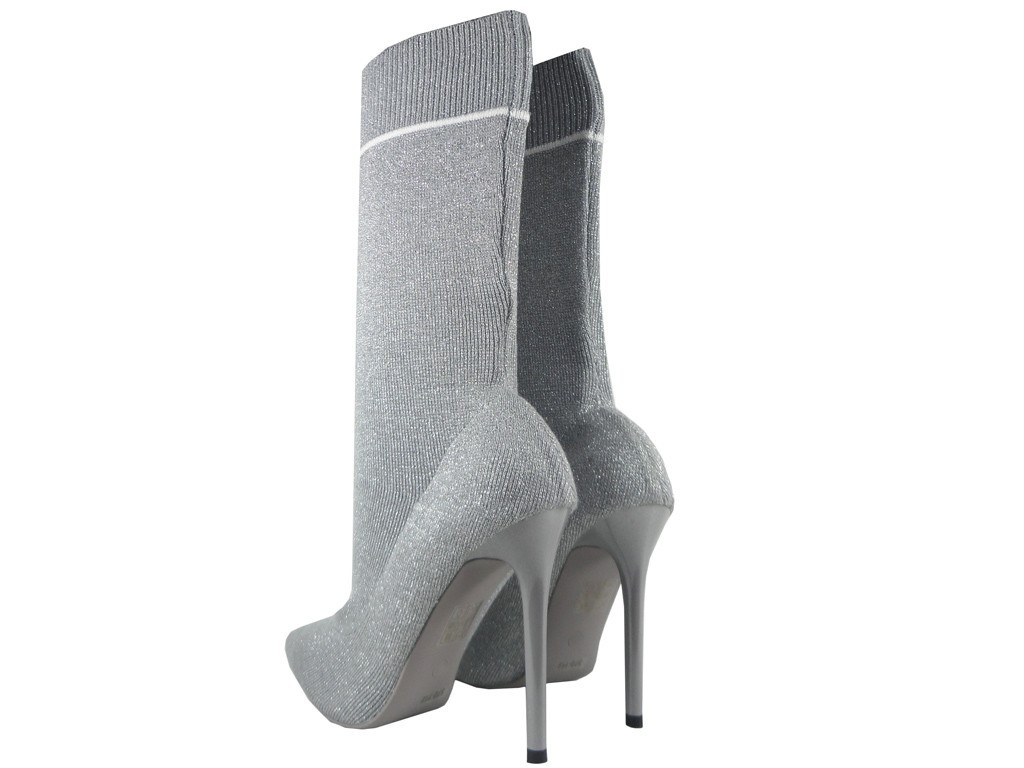 Graue High Heels Söckchen im sportlichen Stil - 4