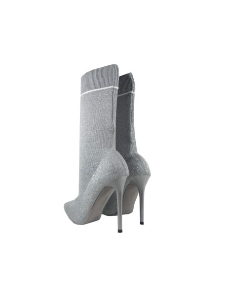 Des bottes grises épingles style chaussettes de sport - 4