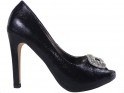 Fekete magas sarkú női cipő pumpák brossal - 1