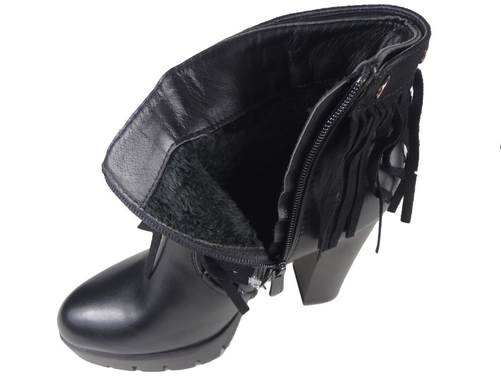 Black insulated boots on a shoe pole tassels - 5