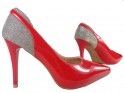 Červené vysoké podpatky pumpují lesklé boty - 3