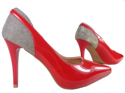 A piros magas sarkú cipők fényes cipőt szivattyúznak - 3