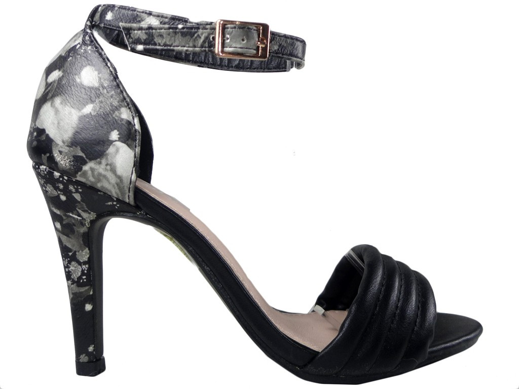 Melnas stiletto sandales ar papēža siksniņu - 1