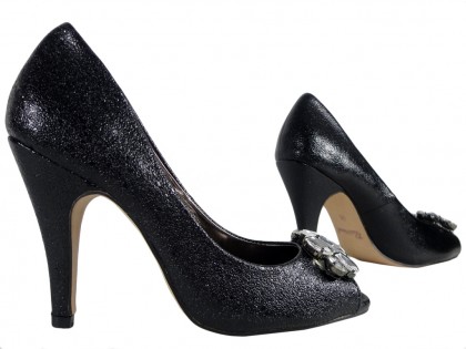 Чорні жіночі туфлі на шпильці з цирконієвою брошкою - 3