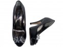 Czarne szpilki buty damskie z broszką cyrkonie - 2