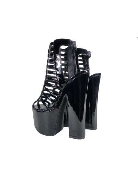 Sandales noires sur un poteau de chaussure sur une plateforme - 4