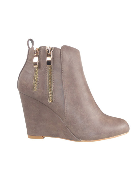 Des bottes beiges sur les bottes mates - 1