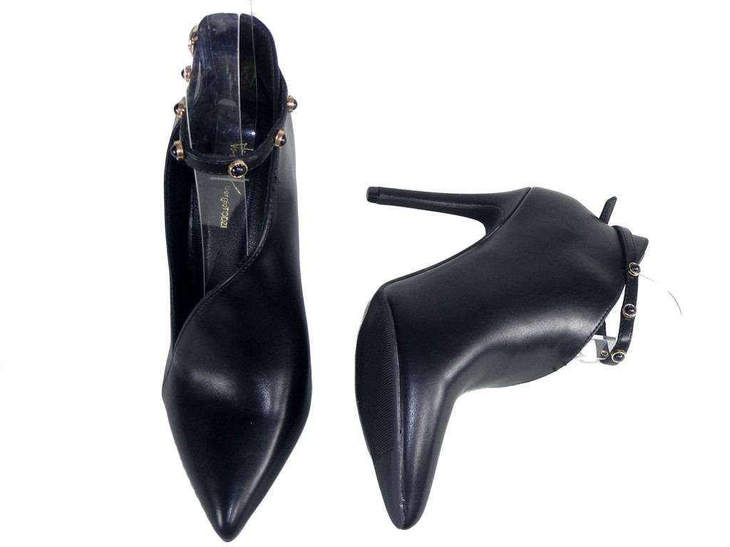 Schwarze Damenstiefel mit ausgeschnittenem Riemen - 2