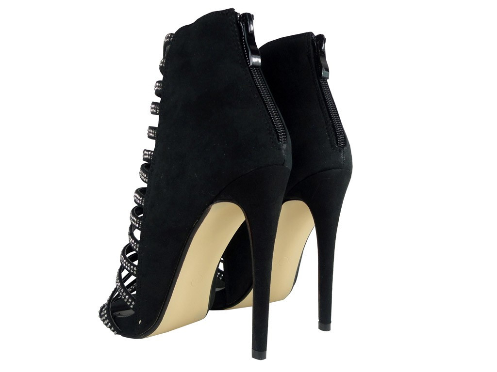 Schwarze Sandalen mit hohen Absätzen - 4