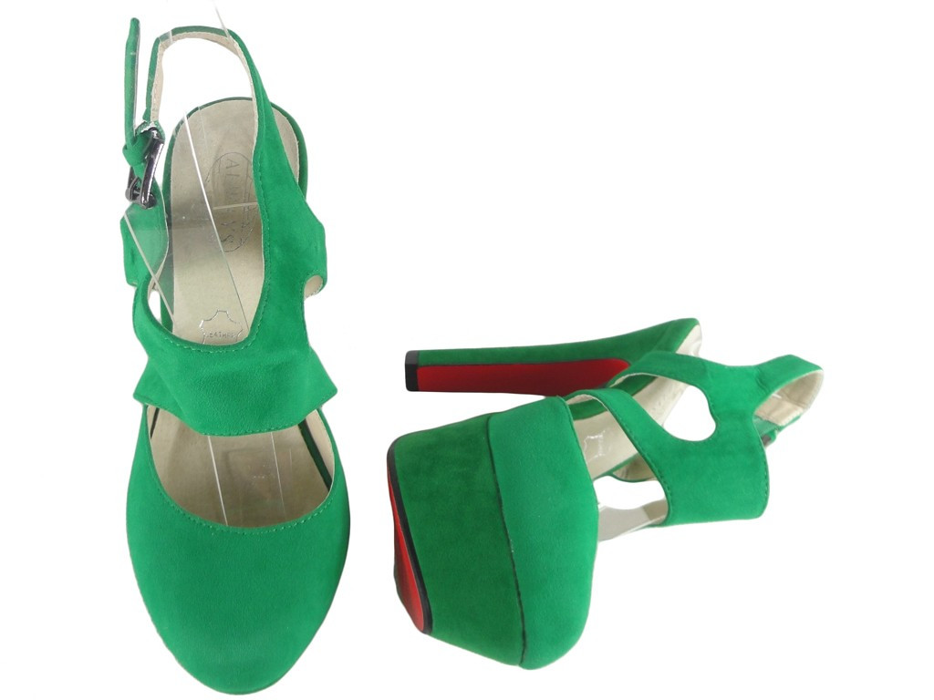Sandales en daim vert sur un poteau avec une ceinture - 2
