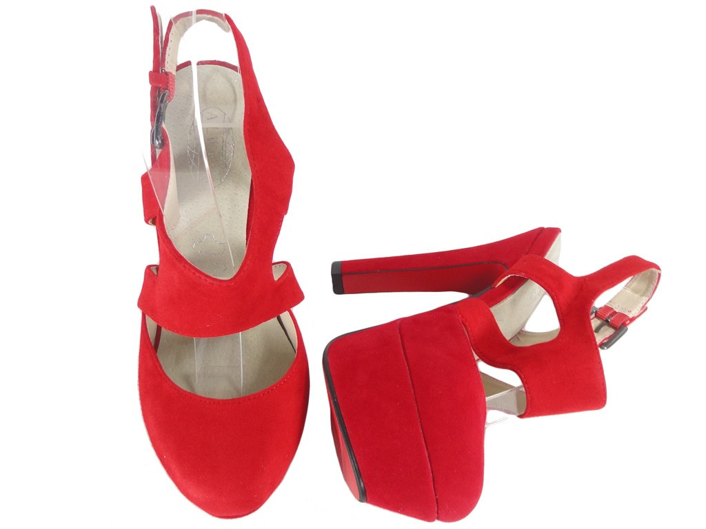 Sandales en daim rouge sur un poteau avec une ceinture - 2