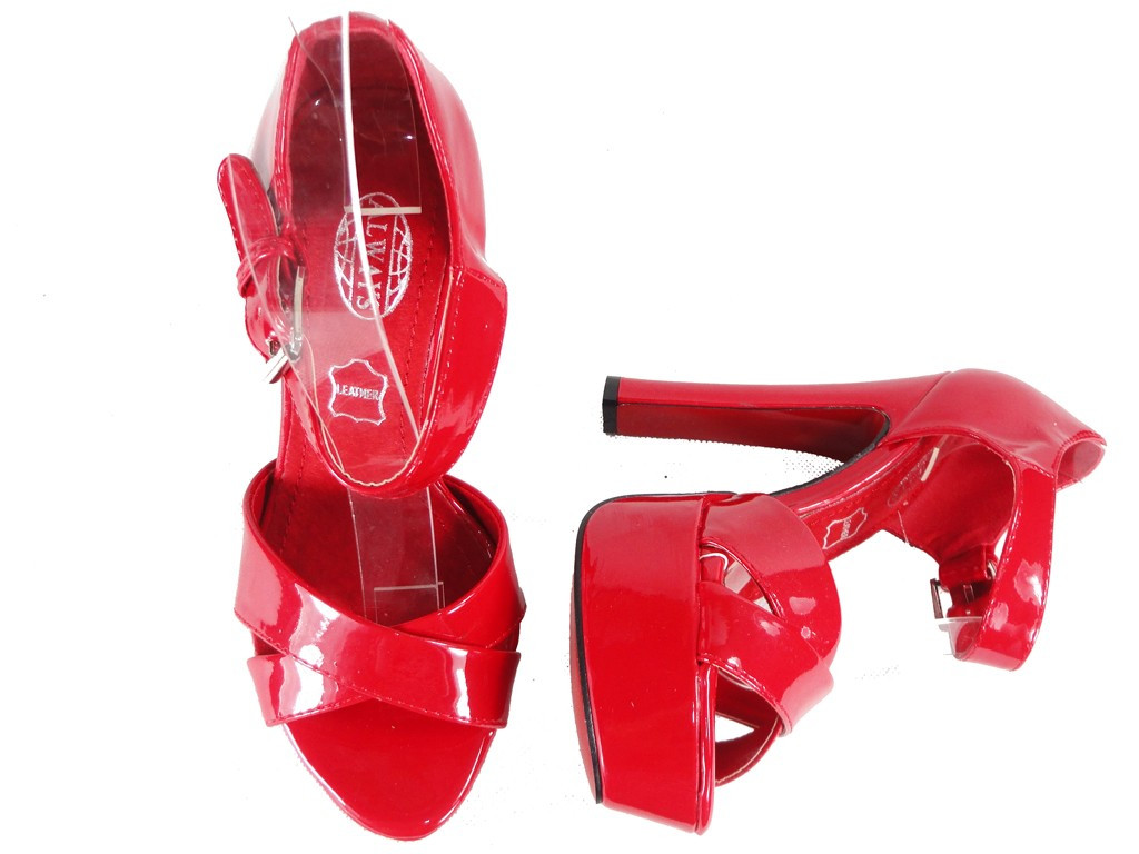 Sandales rouges sur un poteau à chaussures avec bride à la cheville - 2