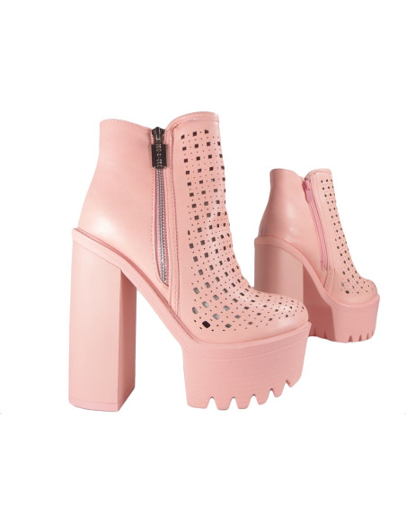 Des bottes roses ajourées, des chaussures pour femmes élégantes - 3