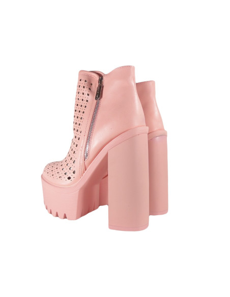 Des bottes roses ajourées, des chaussures pour femmes élégantes - 4
