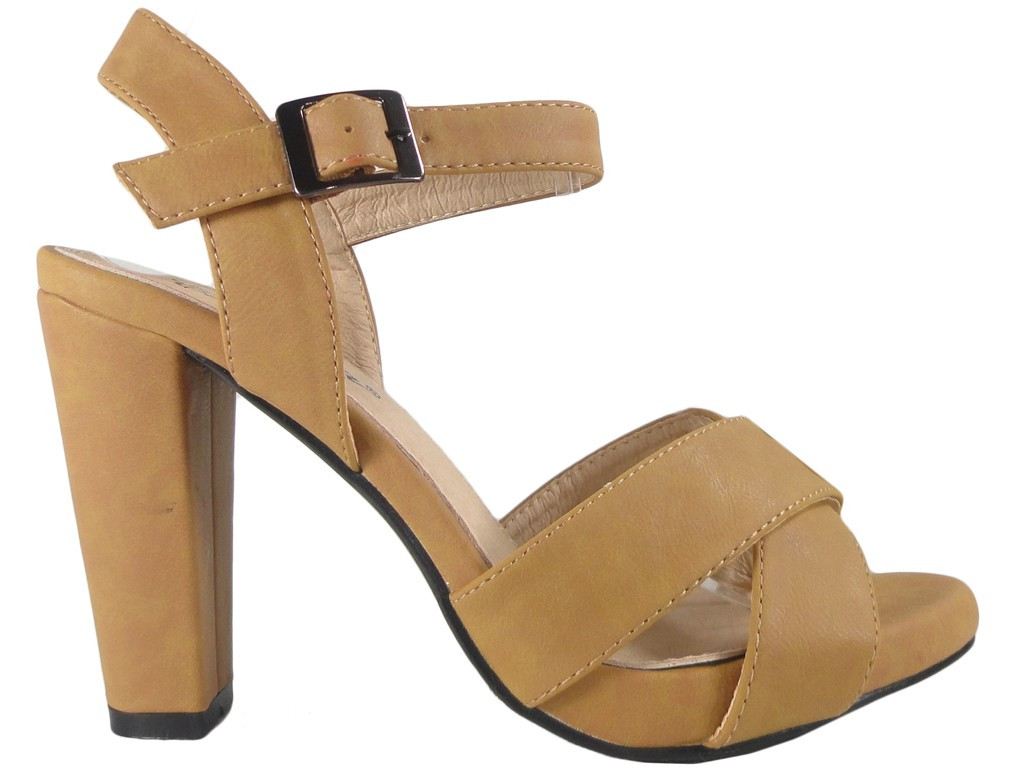 Beige Sandalen auf einem Pfosten mit Knöchelriemen - 1