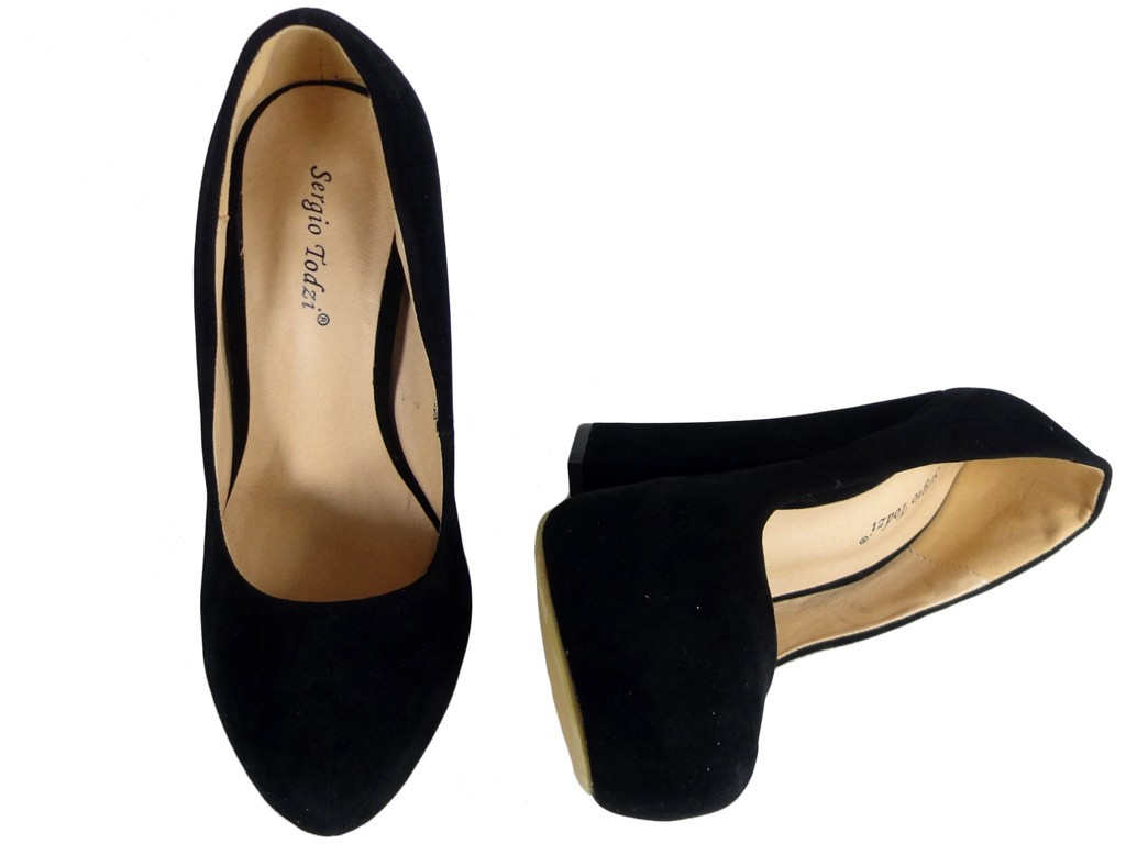 Schwarze Stilettos auf Wildlederschuhen - 2