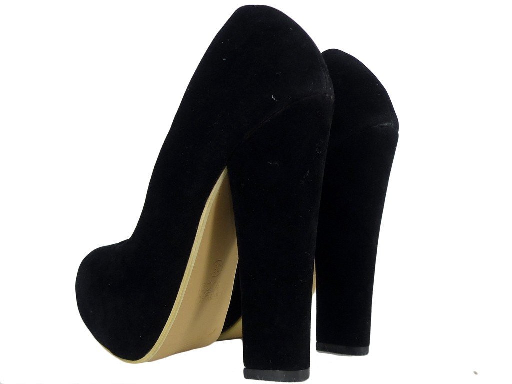 Schwarze Stilettos auf Wildlederschuhen - 4