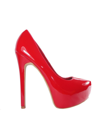 Des bottes rouges sur le quai des grandes dames - 1
