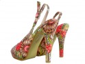 Sieviešu sandales ar atvērtiem pirkstgaliem un krāsainiem ziediem - 4