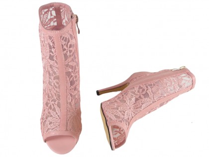 Różowe sandały ażurowe botki z haftem do kostki