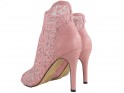 Outletové růžové prolamované sandály kotníkové boty s výšivkou - 4