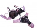 UN ENSEMBLE DE LINGERIE MAGNIFIANT LE ROSE VIF - 1